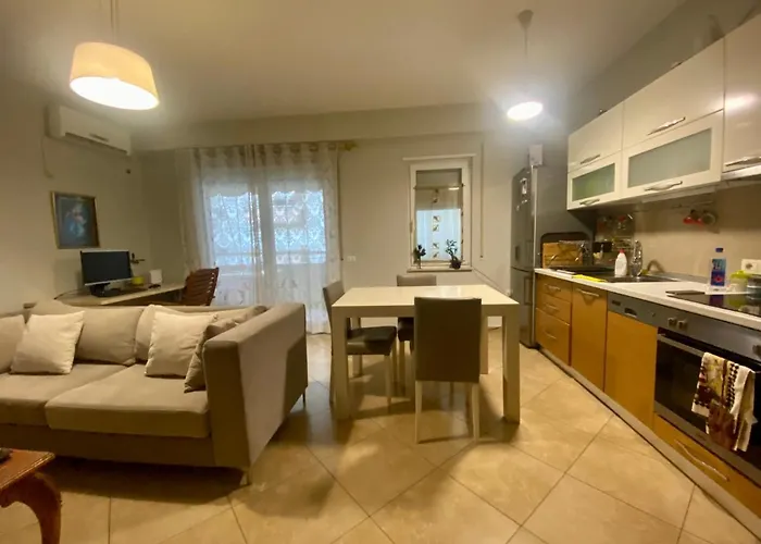 Cozy City Center Apartment
